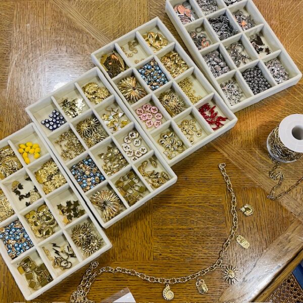 Atelier DUO Collier charms Dim 14 septembre 2025 – Image 3